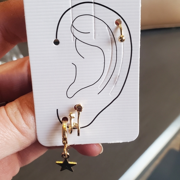 🆑️ SVNX | 4-Pack Earrings w/ Star Details incl Huggie & Ear Cuffs - Picture 3 of 8